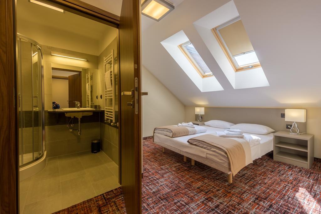 Kanion Bed & Breakfast 2*